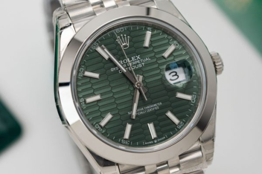 Custom Rolex DateJust Smooth Bezel with Green Fluted Dial - Swiss 60 - Image 2