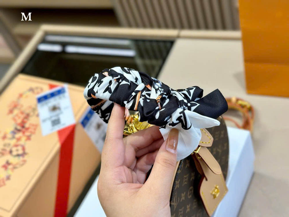 Custom Louis Vuitton Petite Boite Chapeau - Image 7