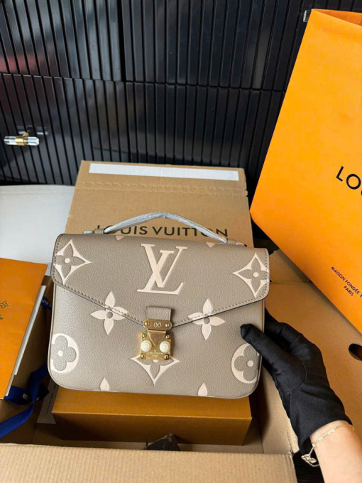 Custom Louis Vuitton Pochette Metis - Image 12