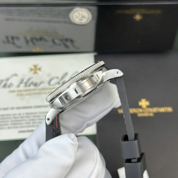 Panerai Submersible Luna Rossa PAM1579 - Image 8