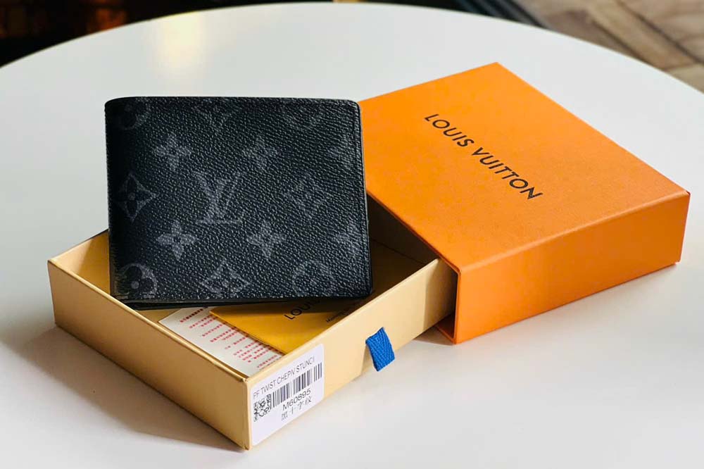 Custom Louis Vuitton Aerogram Multiple Wallet - Image 4