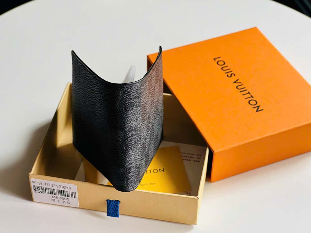 Custom Louis Vuitton Aerogram Multiple Wallet - Image 3