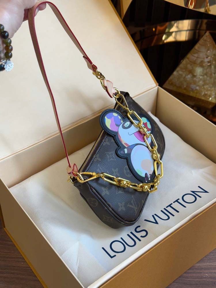 Custom Louis Vuitton Pochette Accessoires Monogram - Image 3