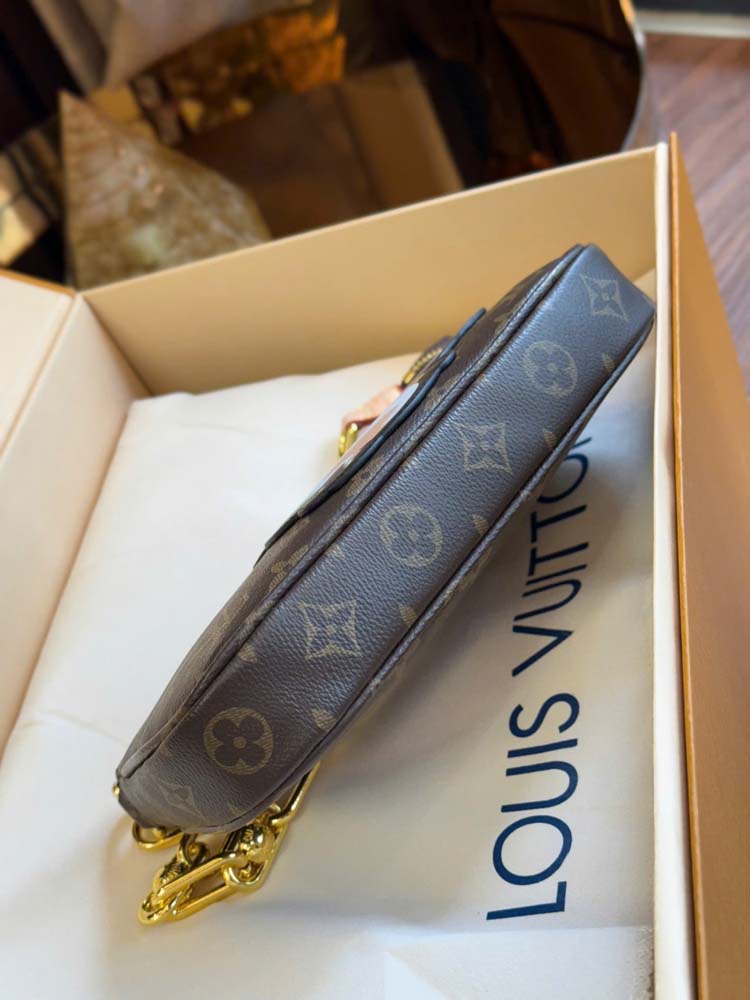 Custom Louis Vuitton Pochette Accessoires Monogram - Image 7