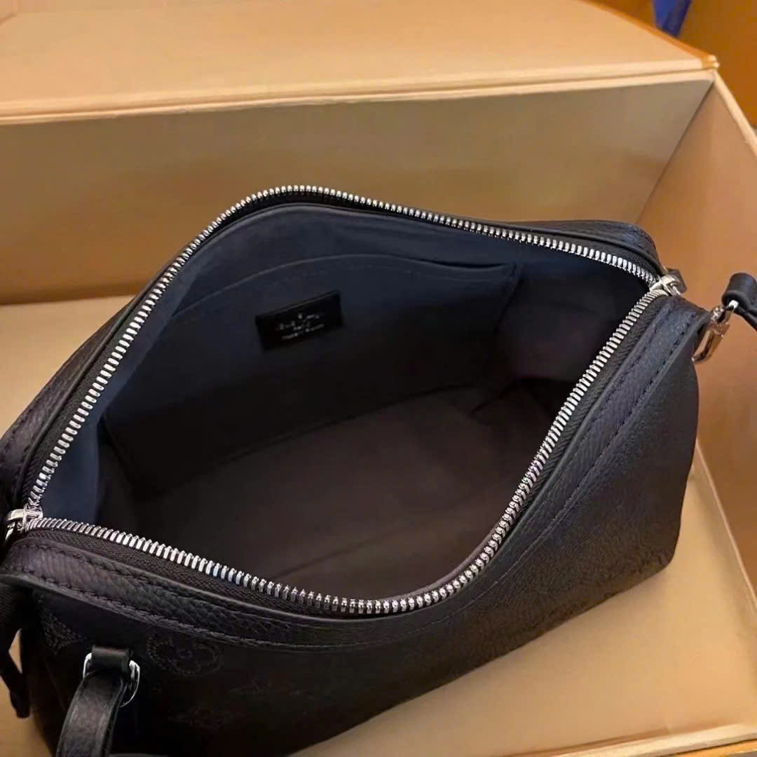 Custom Louis Vuitton Gaston Wearable Wallet - Image 8