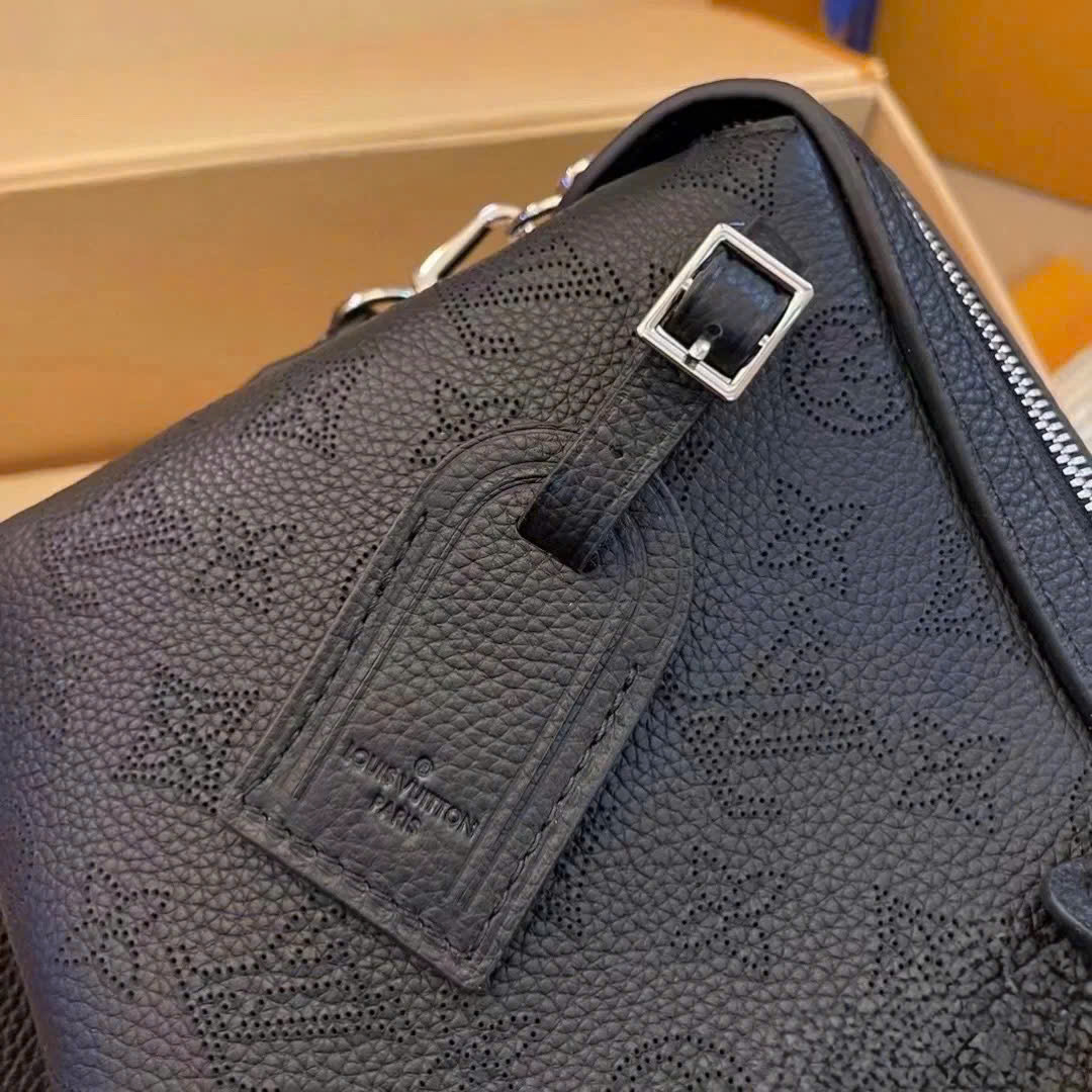 Custom Louis Vuitton Gaston Wearable Wallet - Image 4