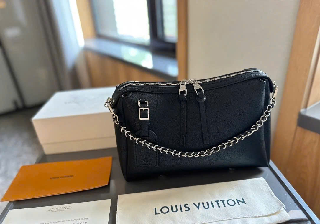 Custom Louis Vuitton Gaston Wearable Wallet - Image 2