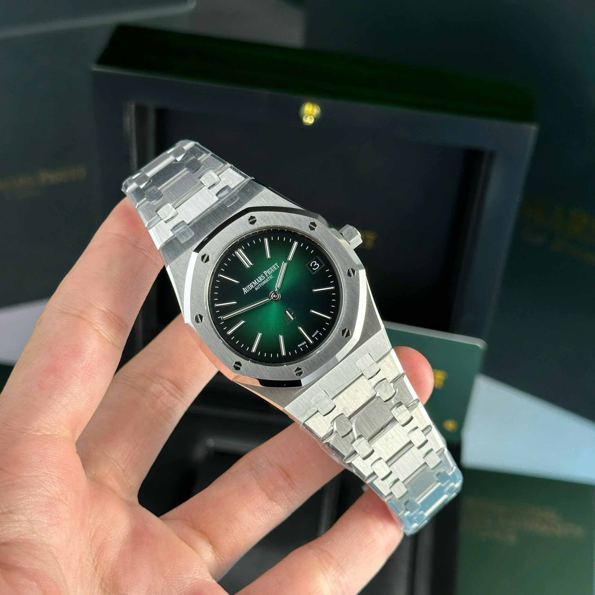 Custom Audemars Piguet Royal Oak Jumbo Extra-thin 16202 Green - Swiss AP101