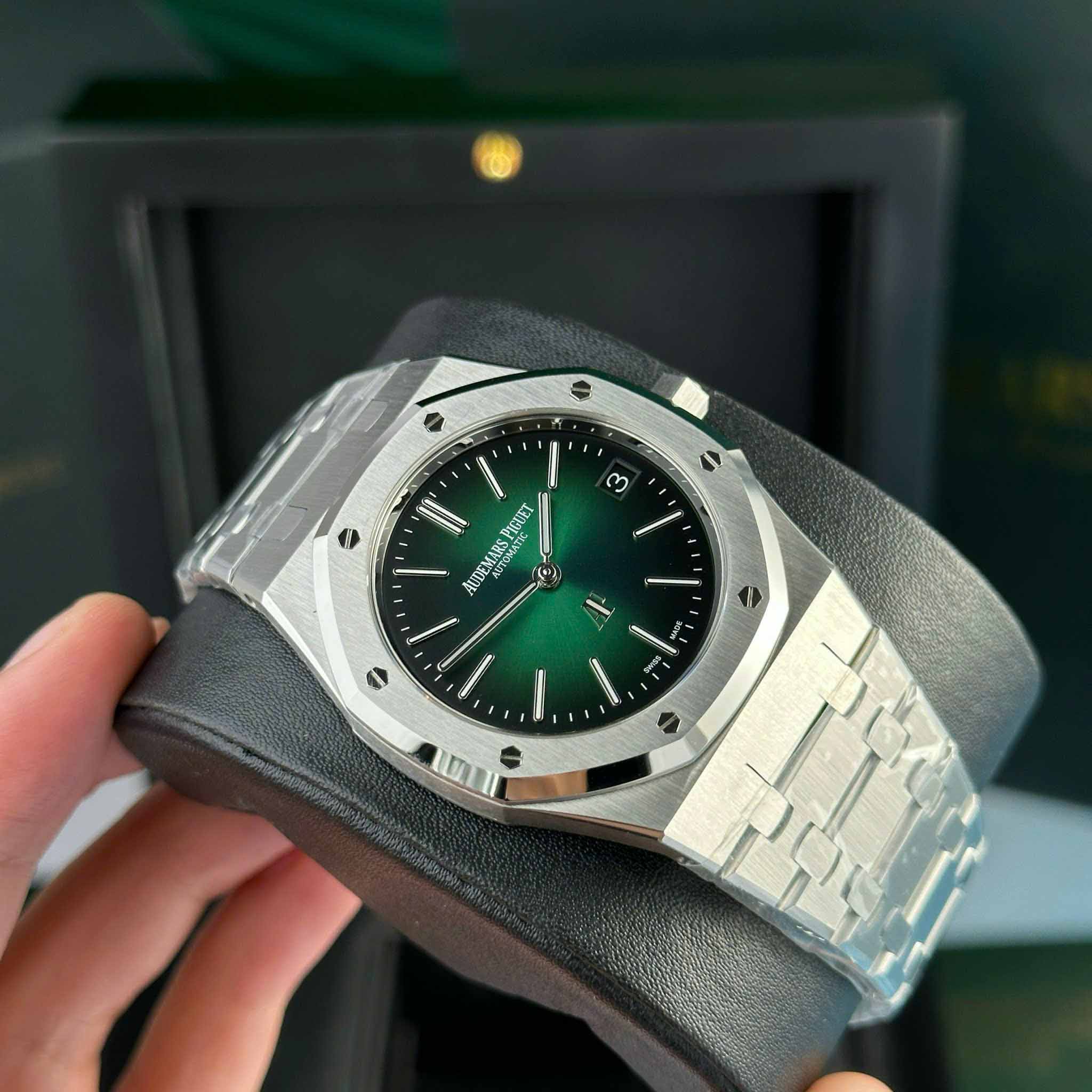 Custom Audemars Piguet Royal Oak Jumbo Extra-thin 16202 Green - Swiss AP101 - Image 6