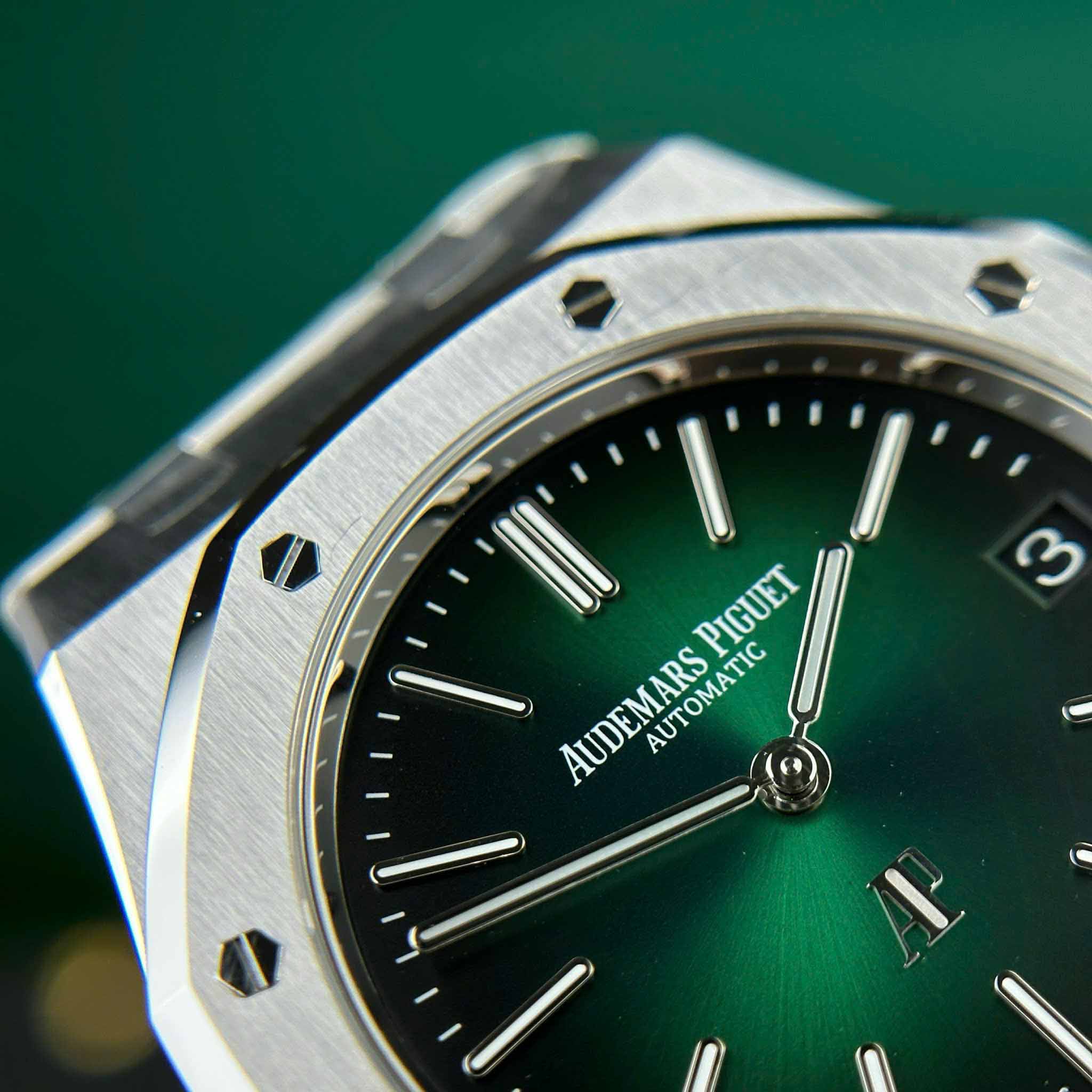 Custom Audemars Piguet Royal Oak Jumbo Extra-thin 16202 Green - Swiss AP101 - Image 5