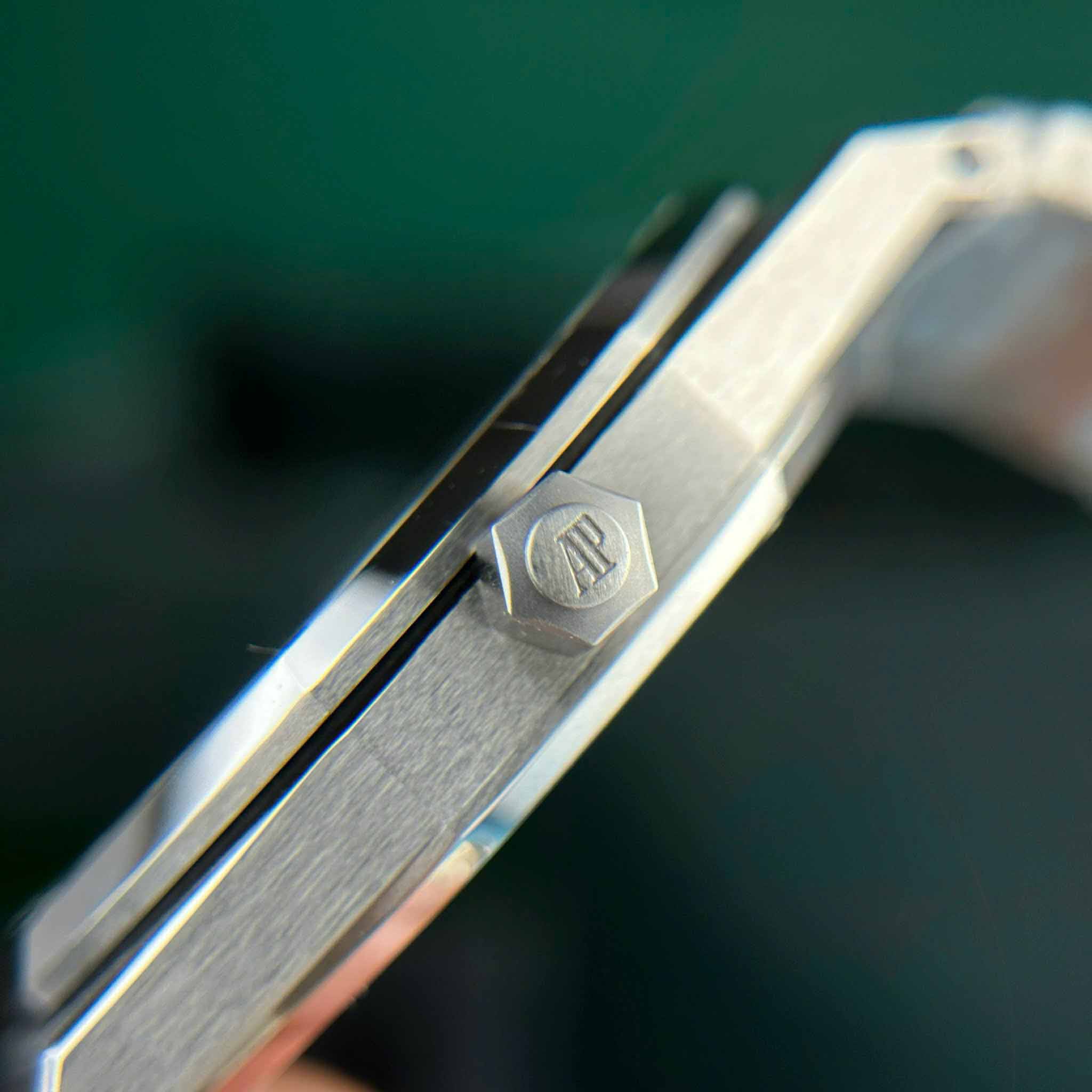 Custom Audemars Piguet Royal Oak Jumbo Extra-thin 16202 Green - Swiss AP101 - Image 4